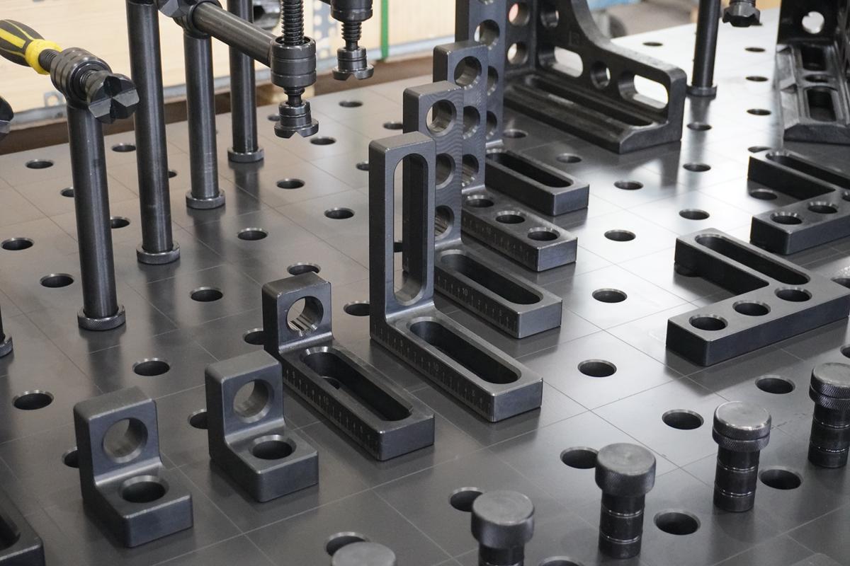 3d-schweisstisch-profi-2400x1200x200x25mm-1