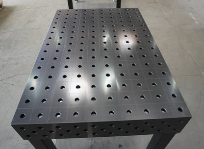 Schweißtisch 1500×1000 System 28 – PROFI 3D | Platte 25 mm plasmanitriert inkl. 40-tlg. PROFI Spannset