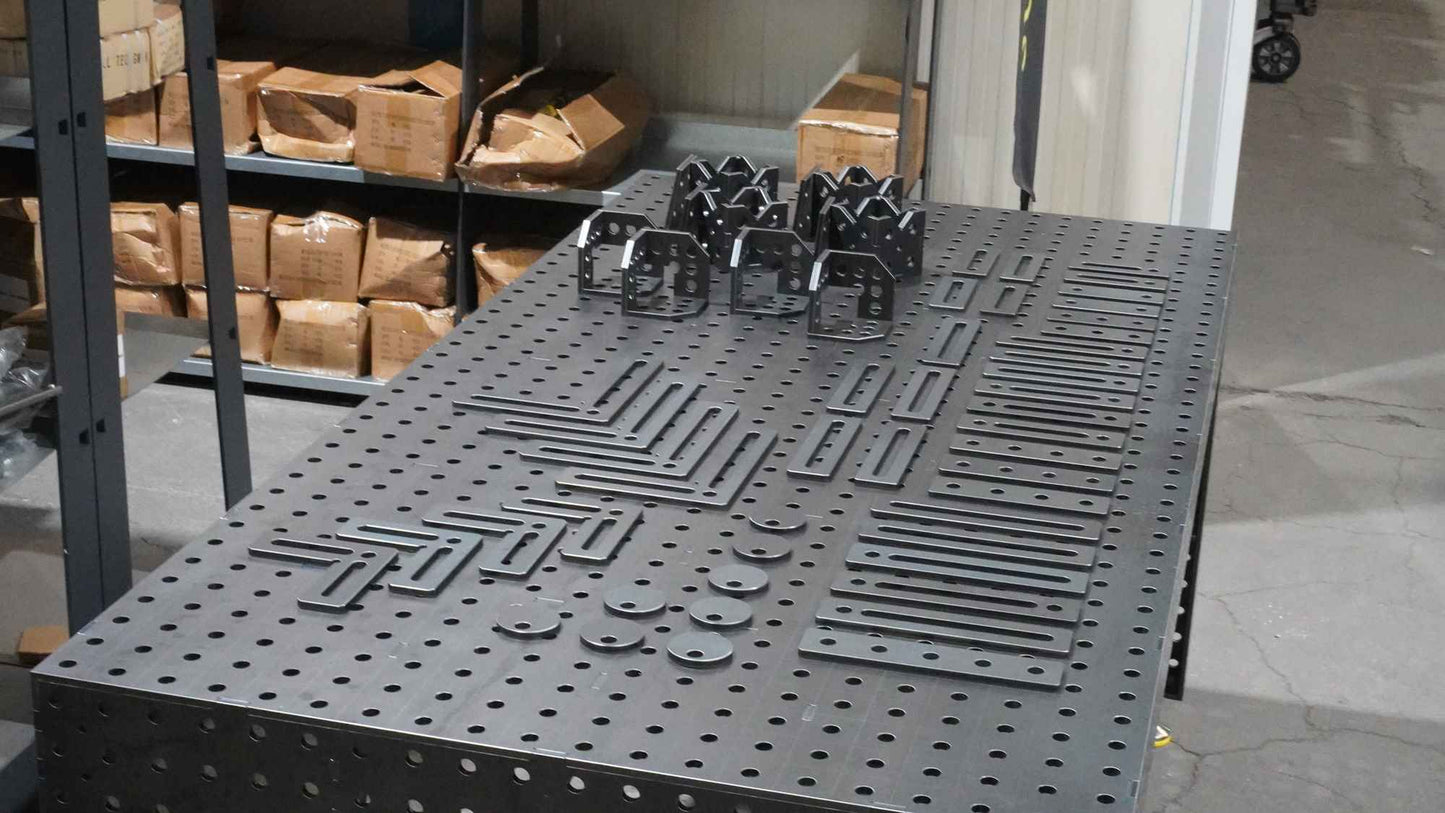 3d-schweisstisch-2000x1000x8-mm-mit-54-teiliges-werkzeuge-set
