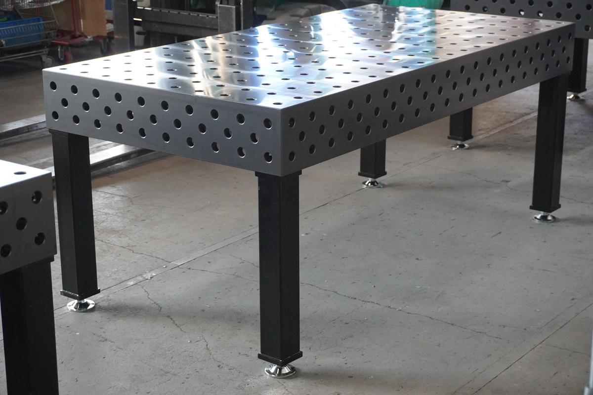 3D Schweißtisch PROFI D28 | 2000x1000x200x25mm + 41tlg. Werkzeugsatz (optional)
