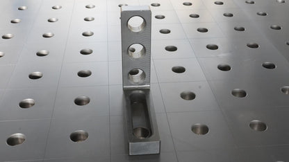 spannwinkel-d28-175x50x175-1x-rundloch-1x-langloch