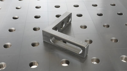 spannwinkel-d28-175x50x175-1x-rundloch-1x-langloch