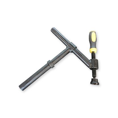 Rohrschraubzwinge 45° D28 mit Kunststoffgriff – Präzise Fixierung für Ihren Schweißtisch