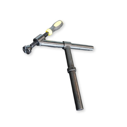 Rohrschraubzwinge 45° D28 mit Kunststoffgriff – Präzise Fixierung für Ihren Schweißtisch