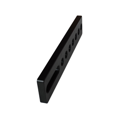 Universal-Anschlag D28 | 500x100x25mm – 1x Langloch + 7x Rundloch